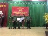 Lãnh đạo công an huyện, UBND xã Thanh Bình tặng hoa chúc mừng